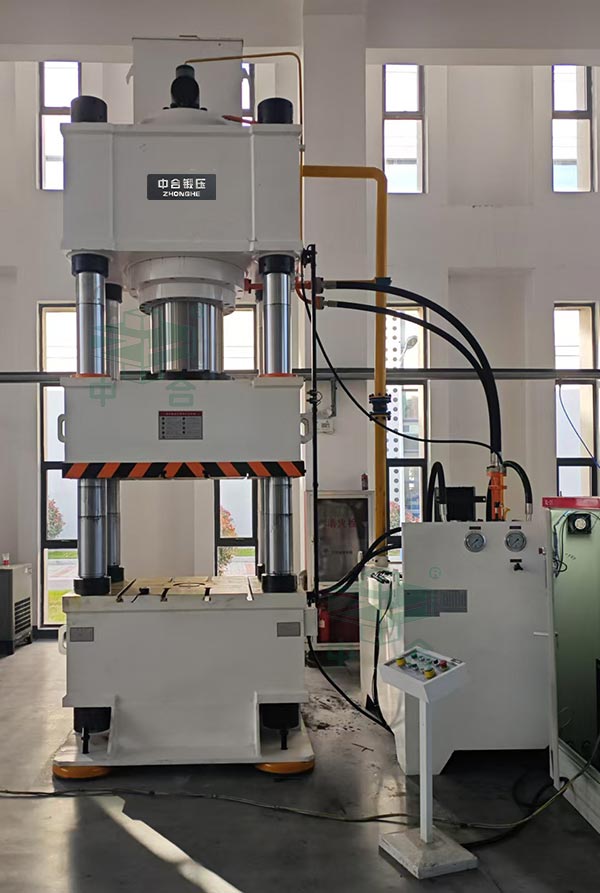 630噸四柱液壓機(jī)(圖).jpg 630噸四柱液壓機(jī)(圖).jpg