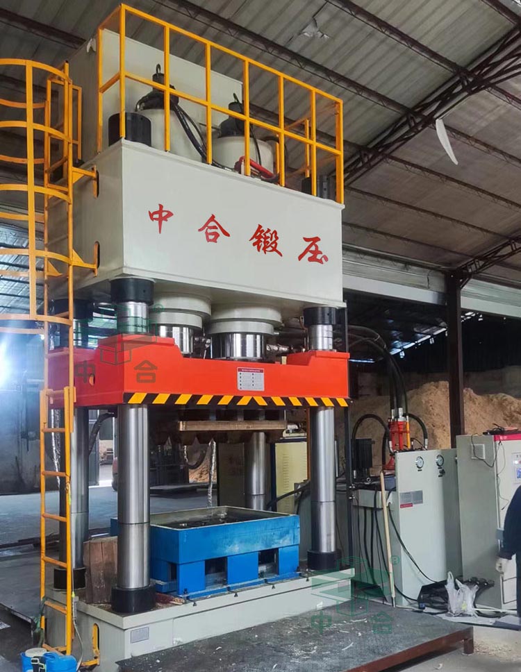 木屑托盤熱壓機(jī).jpg 木屑托盤熱壓機(jī).jpg