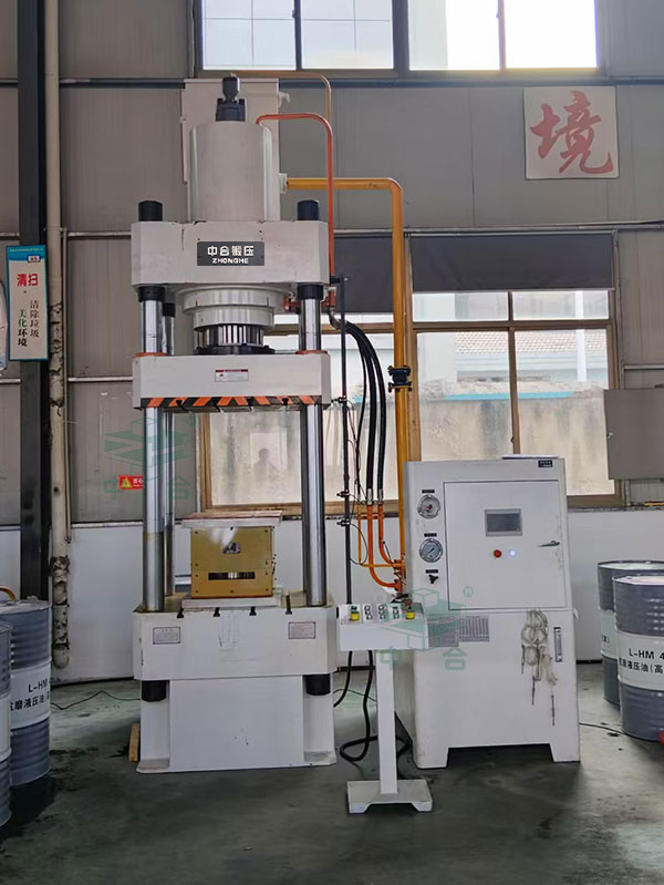 315噸防彈頭盔成型液壓機(jī).jpg 315噸防彈頭盔成型液壓機(jī).jpg