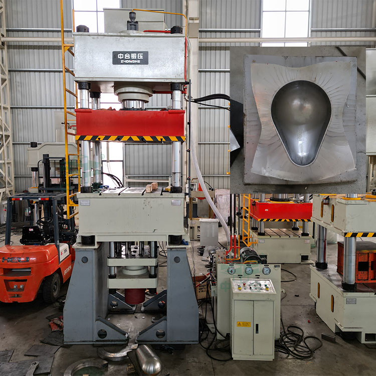 315噸不銹鋼蹲便器拉伸液壓機(jī).jpg 315噸不銹鋼蹲便器拉伸液壓機(jī).jpg