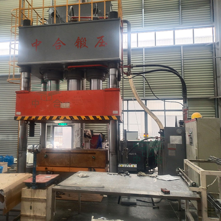 汽車導(dǎo)流罩成型液壓機(jī).jpg 汽車導(dǎo)流罩成型液壓機(jī).jpg