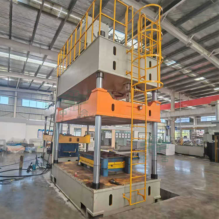 315噸三梁四柱液壓機(jī)現(xiàn)場(chǎng).jpg 315噸三梁四柱液壓機(jī)現(xiàn)場(chǎng).jpg