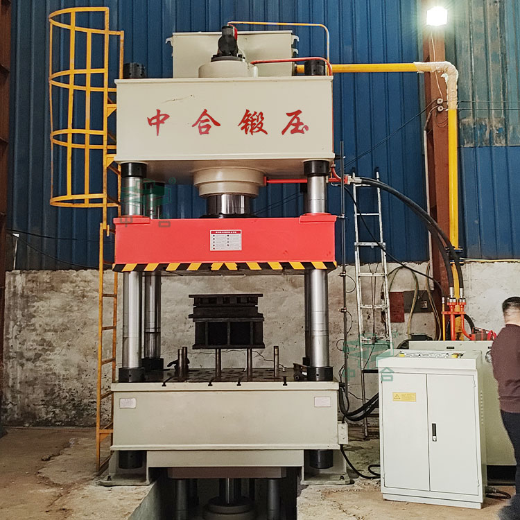 500噸四柱液壓機(jī).jpg 500噸四柱液壓機(jī).jpg