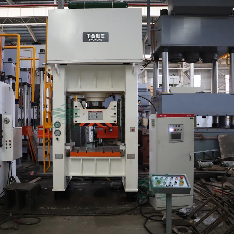 200噸框架式液壓機(jī).jpg 200噸框架式液壓機(jī).jpg