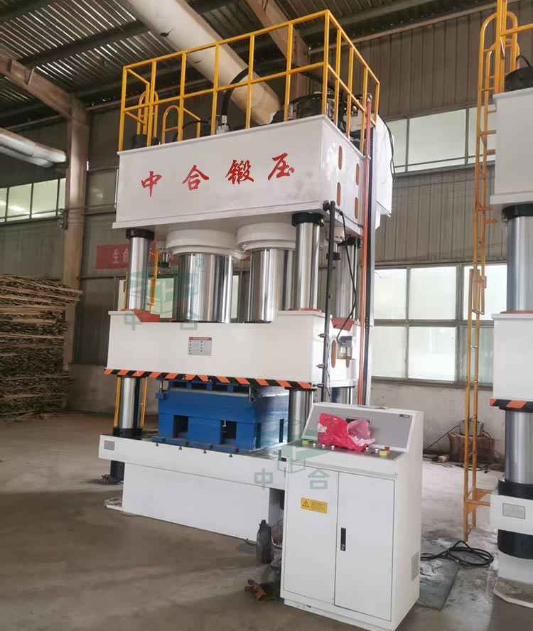 1800噸木屑托盤液壓機.jpg 1800噸木屑托盤液壓機.jpg