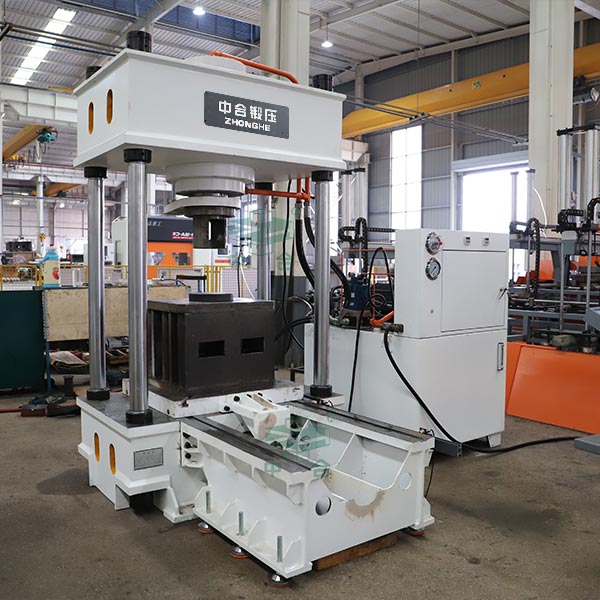 200噸移動工作臺液壓機(jī).jpg 200噸移動工作臺液壓機(jī).jpg