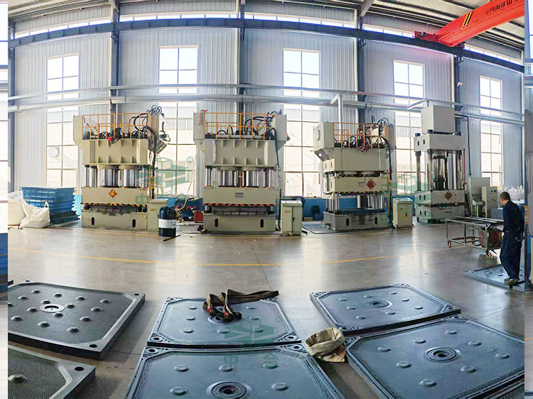 3600噸壓濾機(jī)濾板成型液壓機(jī)現(xiàn)場.jpg 3600噸壓濾機(jī)濾板成型液壓機(jī)現(xiàn)場.jpg