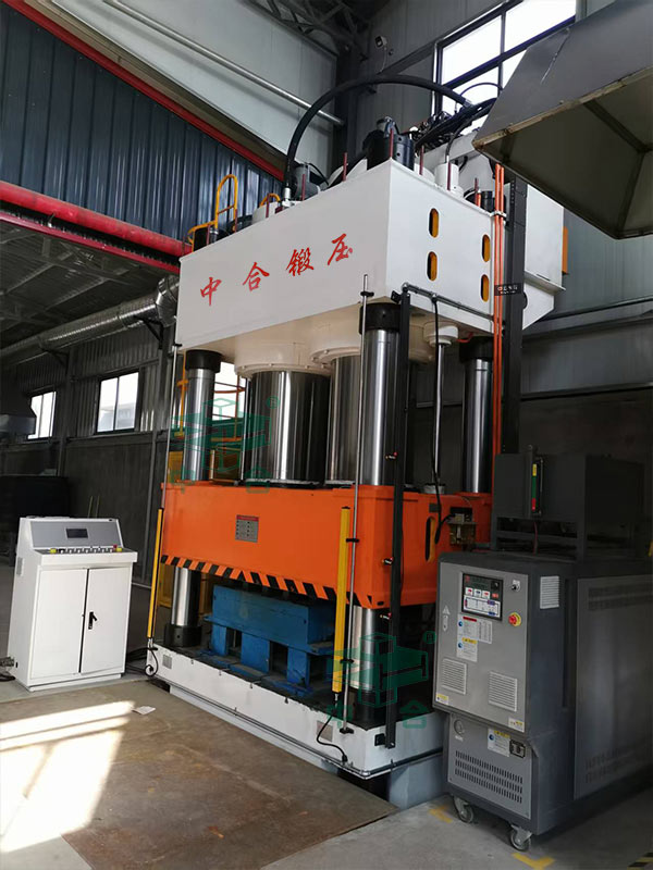 1600噸四柱液壓機(jī).jpg 1600噸四柱液壓機(jī).jpg