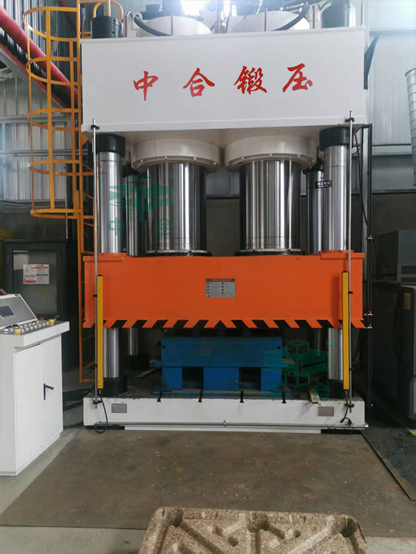 1600噸木屑托盤成型液壓機(jī).jpg 1600噸木屑托盤成型液壓機(jī).jpg