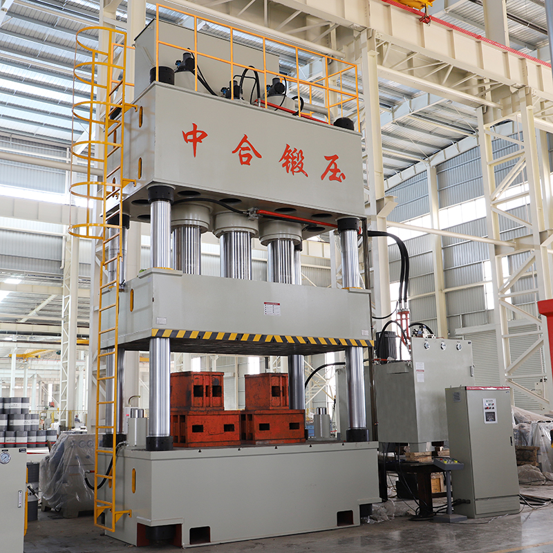 1500噸四柱液壓機(jī) 1500噸四柱液壓機(jī)