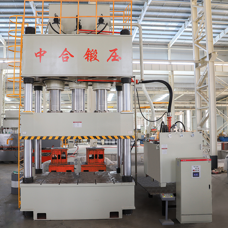 1500噸三梁四柱液壓機(jī) 1500噸三梁四柱液壓機(jī)