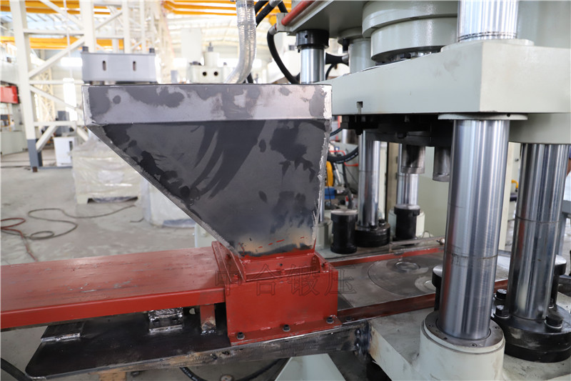 200噸四柱液壓機(jī) 200噸四柱液壓機(jī)