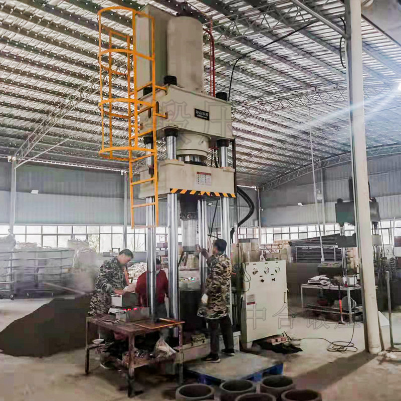 粘土坩堝成型設(shè)備_耐火材料成型液壓機(jī)(圖2) 粘土坩堝成型設(shè)備_耐火材料成型液壓機(jī)(圖2)