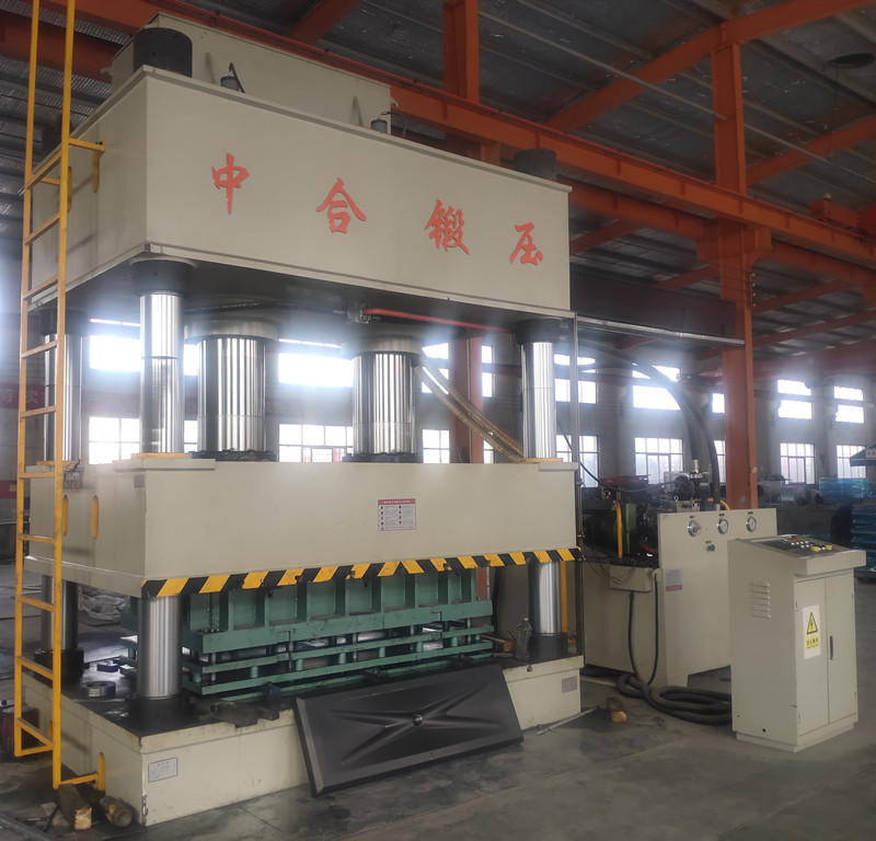 800噸不銹鋼水箱板液壓機(jī) 800噸不銹鋼水箱板液壓機(jī)