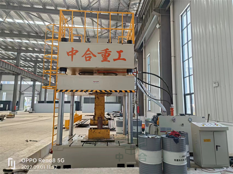 型材折彎液壓機(jī)_500噸液壓機(jī)(圖1) 型材折彎液壓機(jī)_500噸液壓機(jī)(圖1)