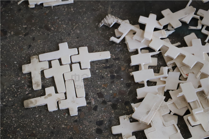 拼圖冷壓成型液壓機_315噸液壓機(圖2) 拼圖冷壓成型液壓機_315噸液壓機(圖2)