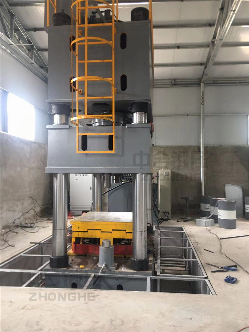 卡車導(dǎo)流罩生產(chǎn)設(shè)備_2500噸四柱液壓機(jī)_玻璃鋼成型液壓機(jī)(圖6) 卡車導(dǎo)流罩生產(chǎn)設(shè)備_2500噸四柱液壓機(jī)_玻璃鋼成型液壓機(jī)(圖6)