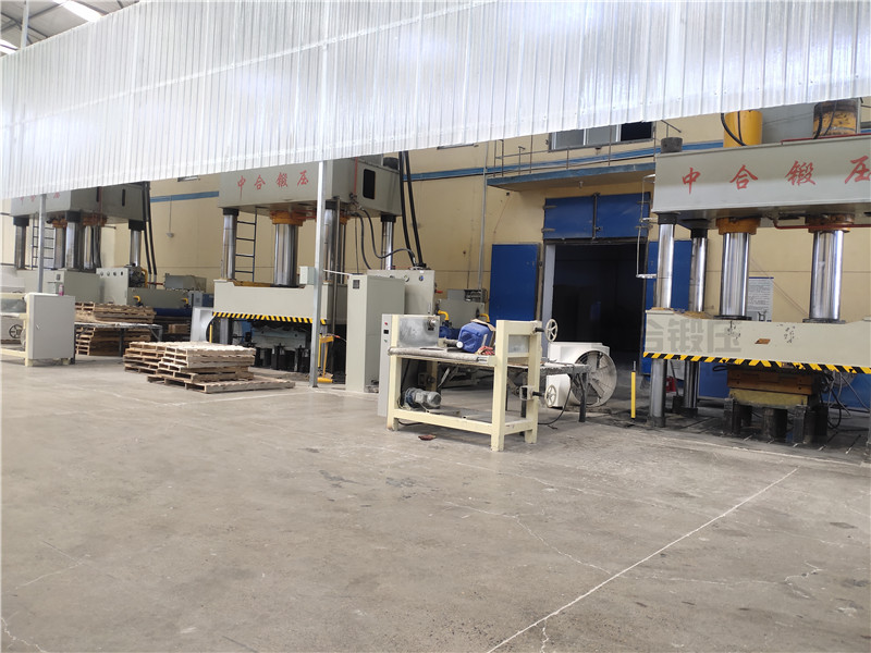 風(fēng)機(jī)殼生產(chǎn)設(shè)備_玻璃鋼成型油壓機(jī)_1200噸液壓機(jī)(圖2) 風(fēng)機(jī)殼生產(chǎn)設(shè)備_玻璃鋼成型油壓機(jī)_1200噸液壓機(jī)(圖2)