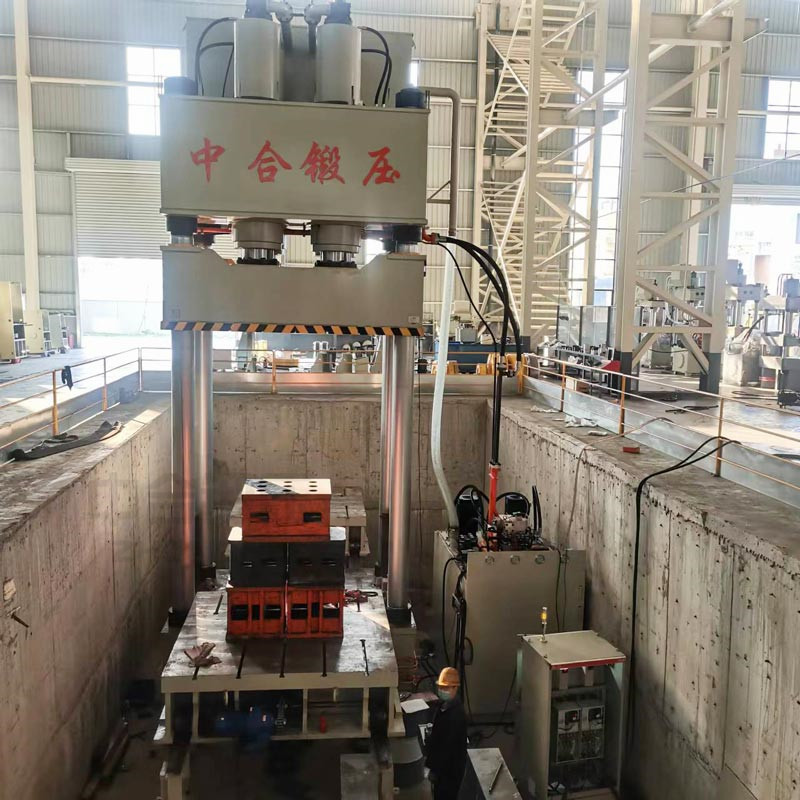 復(fù)合材料模壓成型設(shè)備_1500噸液壓機(jī)_雙移動(dòng)工作臺(tái)(圖3) 復(fù)合材料模壓成型設(shè)備_1500噸液壓機(jī)_雙移動(dòng)工作臺(tái)(圖3)