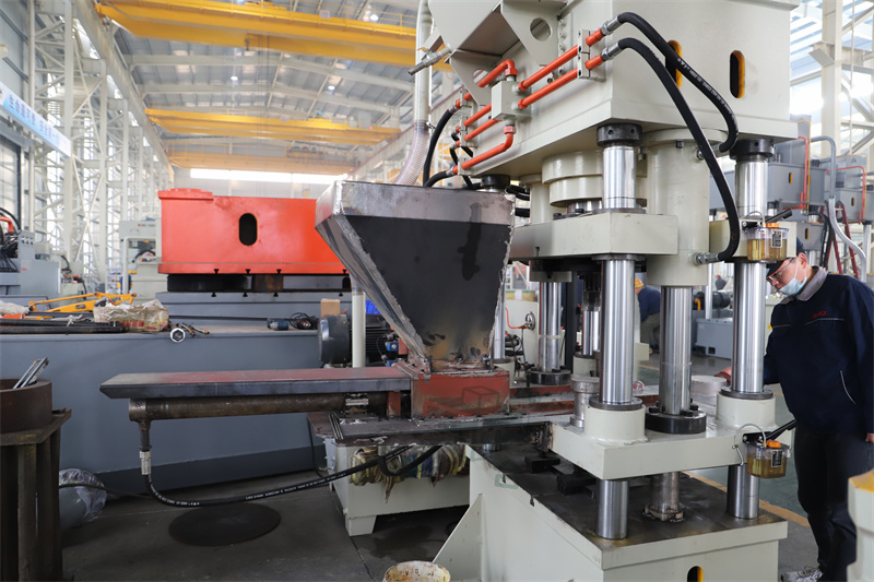 粉末成型設(shè)備_200噸四梁四柱液壓機_山東中合液壓機廠家定制(圖2) 粉末成型設(shè)備_200噸四梁四柱液壓機_山東中合液壓機廠家定制(圖2)