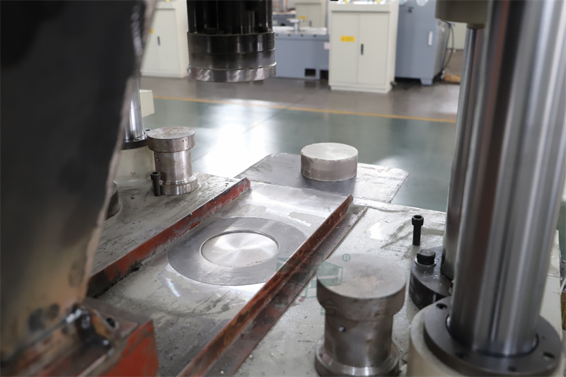 粉末成型設備_200噸四梁四柱液壓機_山東中合液壓機廠家定制(圖3) 粉末成型設備_200噸四梁四柱液壓機_山東中合液壓機廠家定制(圖3)