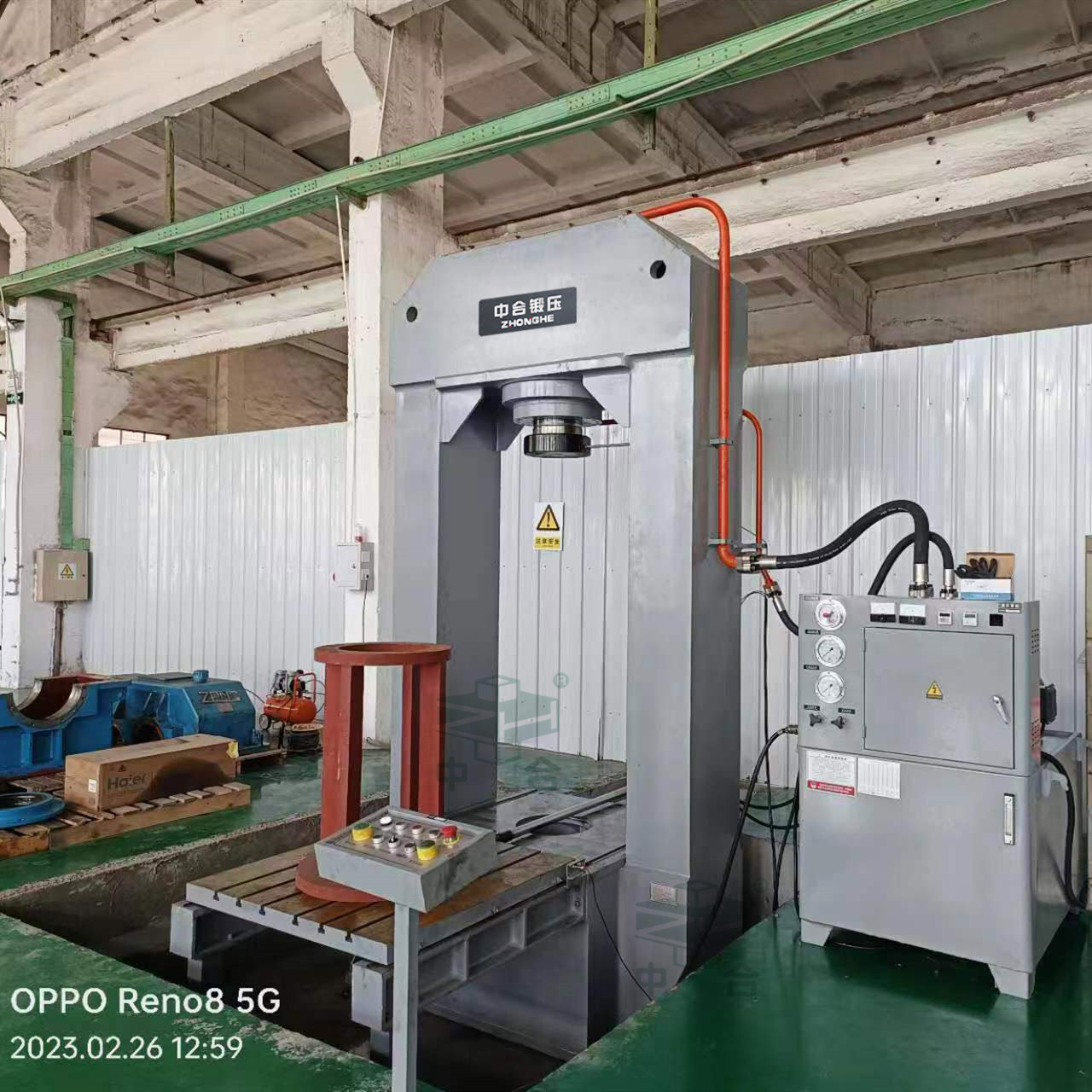 315噸龍門液壓機-鋼板校直設(shè)備(圖2) 315噸龍門液壓機-鋼板校直設(shè)備(圖2)