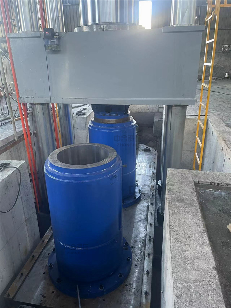 2000噸四柱液壓機(jī) 2000噸四柱液壓機(jī)