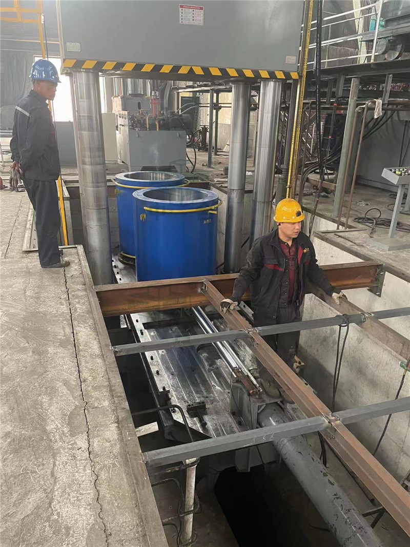 2000噸石墨坩堝生產(chǎn)設(shè)備-2000噸坩堝液壓機(jī)順利交付(圖5) 2000噸石墨坩堝生產(chǎn)設(shè)備-2000噸坩堝液壓機(jī)順利交付(圖5)