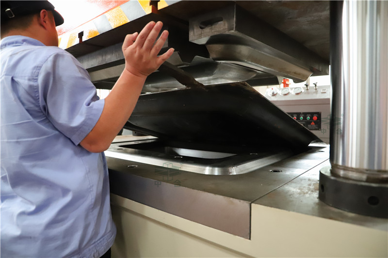 火車(chē)門(mén)板整形修復(fù)液壓機(jī)-鋼板壓平設(shè)備(圖5) 火車(chē)門(mén)板整形修復(fù)液壓機(jī)-鋼板壓平設(shè)備(圖5)