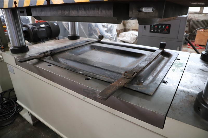 火車(chē)門(mén)板整形修復(fù)液壓機(jī)-鋼板壓平設(shè)備(圖7) 火車(chē)門(mén)板整形修復(fù)液壓機(jī)-鋼板壓平設(shè)備(圖7)