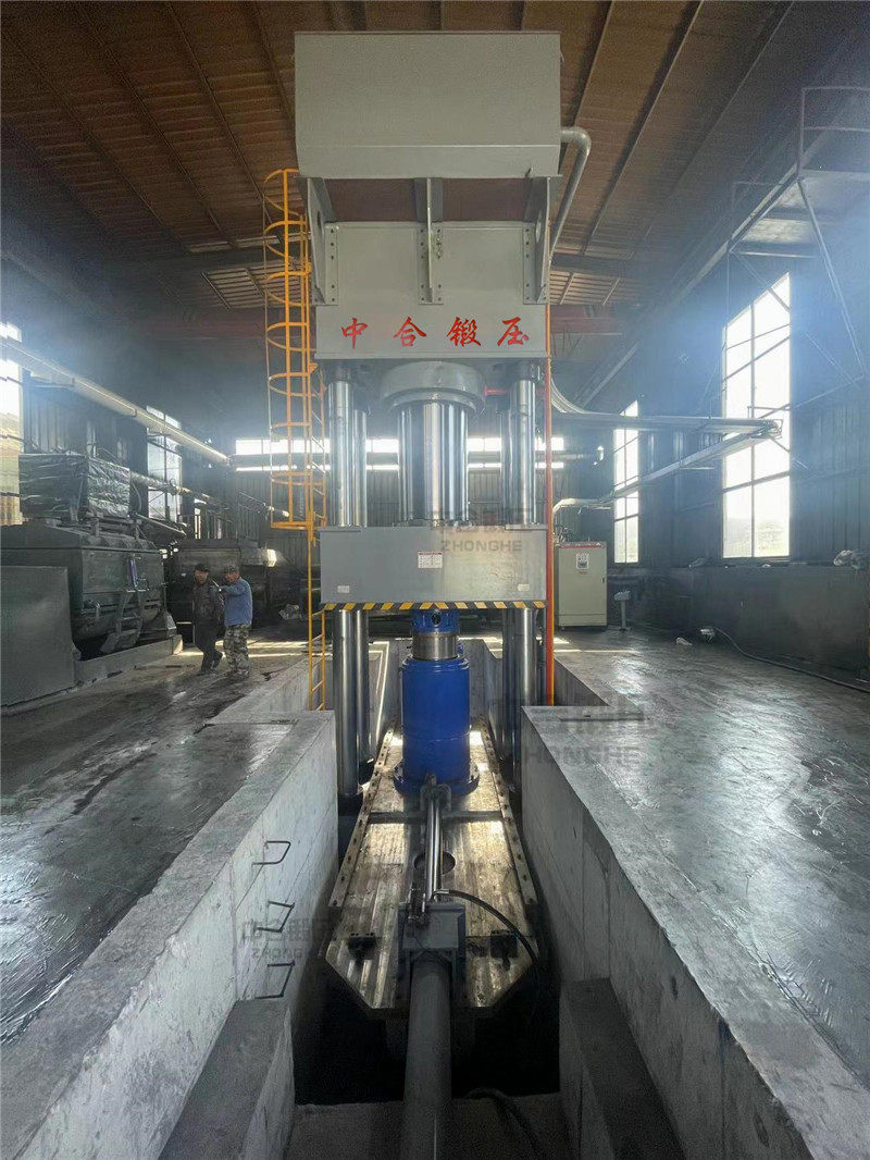 石墨坩堝液壓機(jī)_2000噸碳素粉末成型油壓機(jī)(圖1) 石墨坩堝液壓機(jī)_2000噸碳素粉末成型油壓機(jī)(圖1)