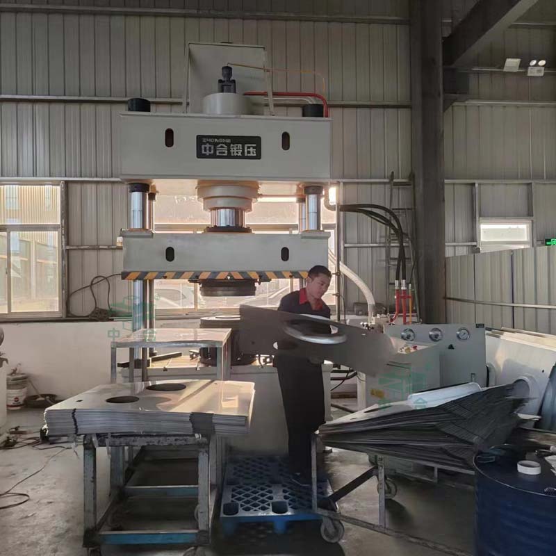 不銹鋼燃?xì)庠钆_液壓機-315噸四柱液壓機-薄板拉伸機(圖3) 不銹鋼燃?xì)庠钆_液壓機-315噸四柱液壓機-薄板拉伸機(圖3)