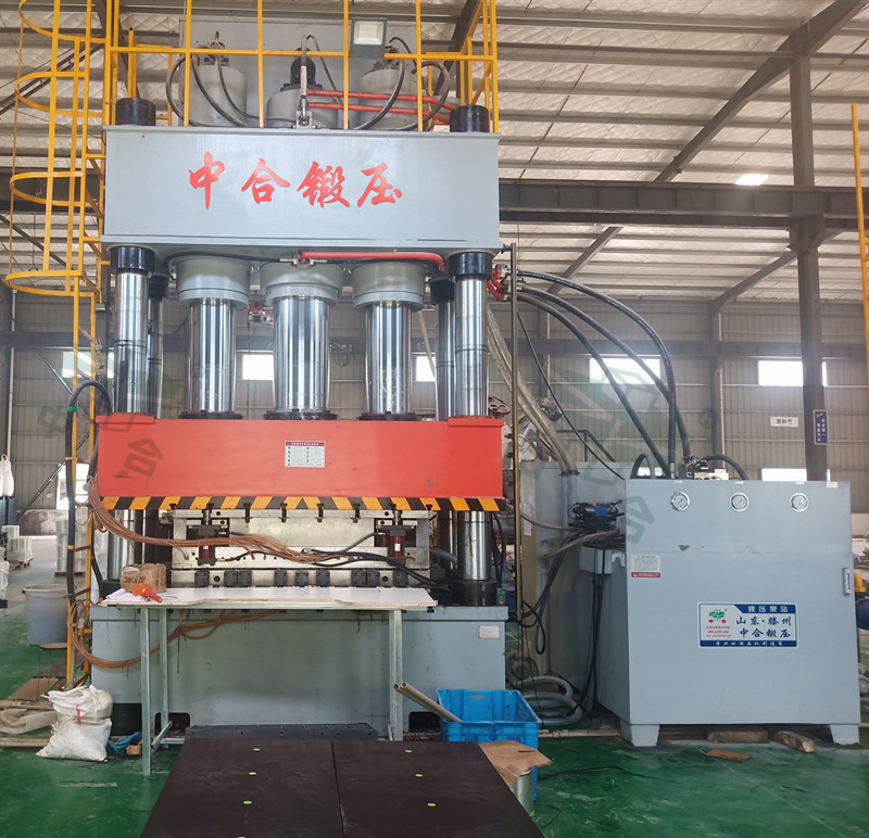 800噸三梁四柱液壓機(jī) 800噸三梁四柱液壓機(jī)