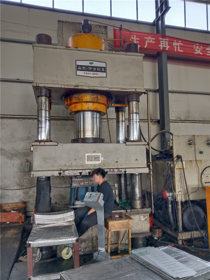 630噸地溝蓋板成型液壓機(jī)-不銹鋼地溝蓋板生產(chǎn)線(圖1) 630噸地溝蓋板成型液壓機(jī)-不銹鋼地溝蓋板生產(chǎn)線(圖1)