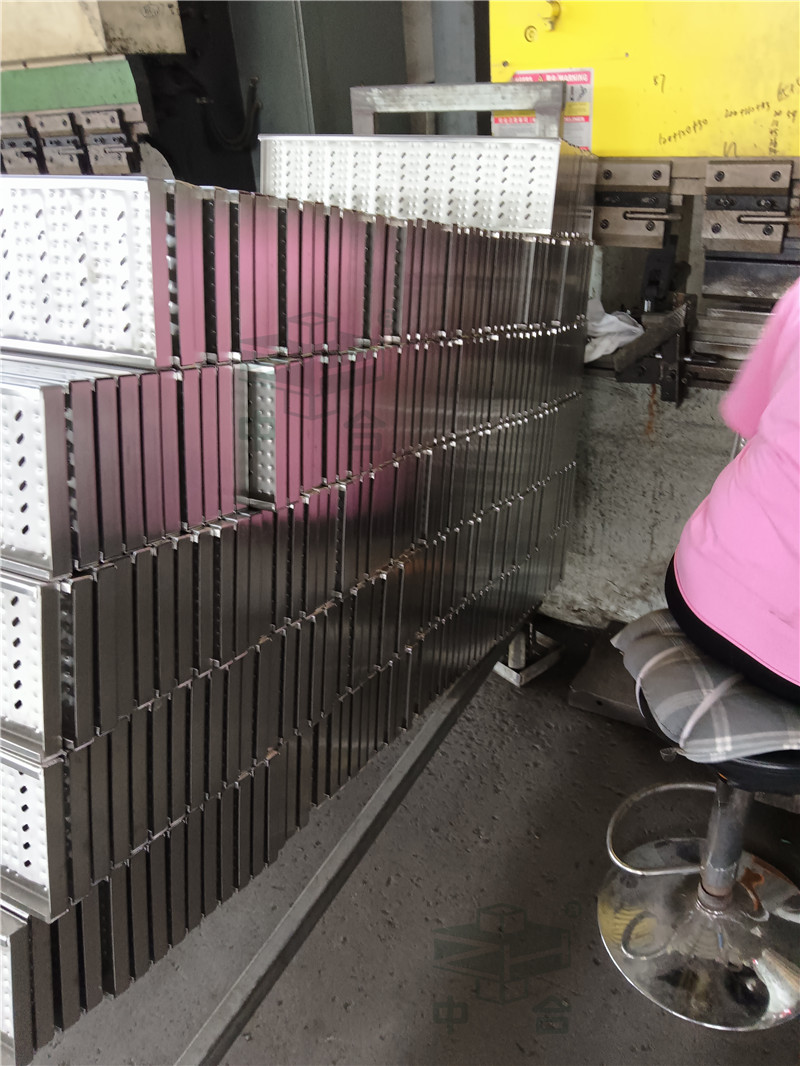 630噸地溝蓋板成型液壓機(jī)-不銹鋼地溝蓋板生產(chǎn)線(圖6) 630噸地溝蓋板成型液壓機(jī)-不銹鋼地溝蓋板生產(chǎn)線(圖6)