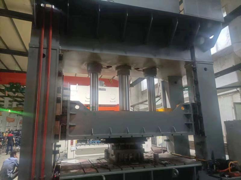 630噸框架式液壓機(jī) 630噸框架式液壓機(jī)