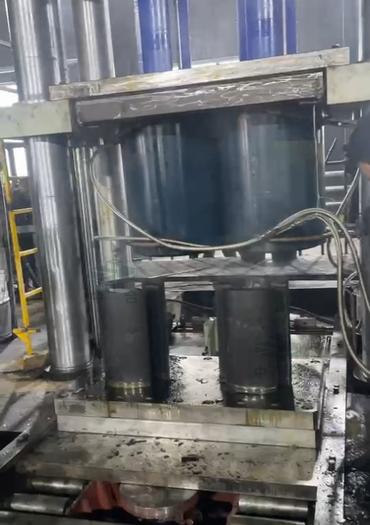 石墨電極片成型液壓機(jī) 石墨電極片成型液壓機(jī)