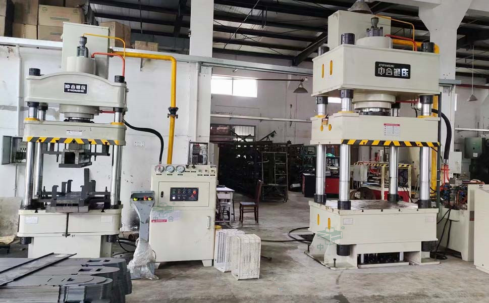 200噸金屬冷壓折彎液壓機(jī) 200噸金屬冷壓折彎液壓機(jī)