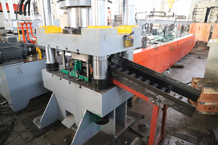 500噸錨桿托盤(pán)液壓機(jī)試機(jī) 500噸錨桿托盤(pán)液壓機(jī)試機(jī)